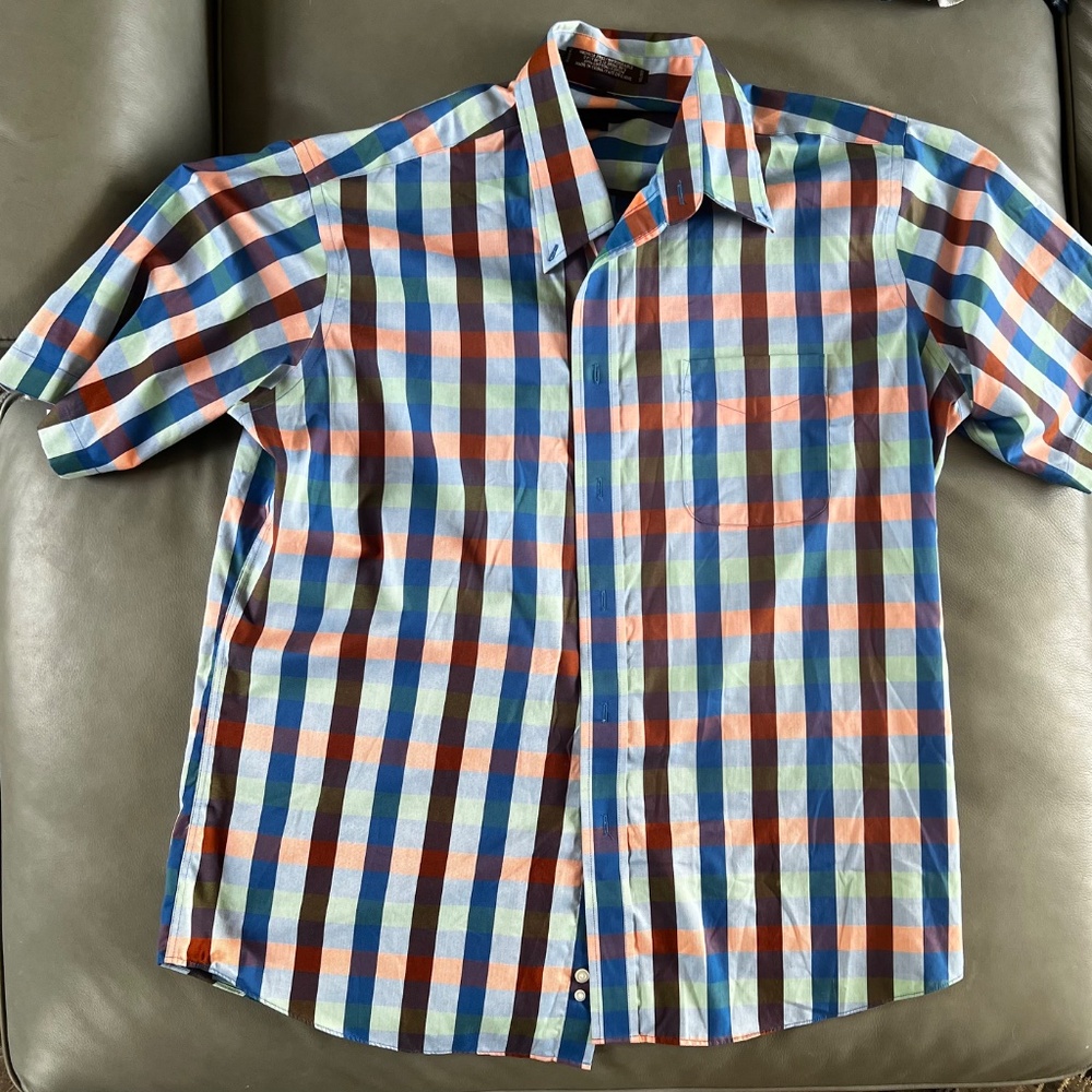 FORSYTH OF CANADA XL men’s shirt-wrinkle. Like new condition.